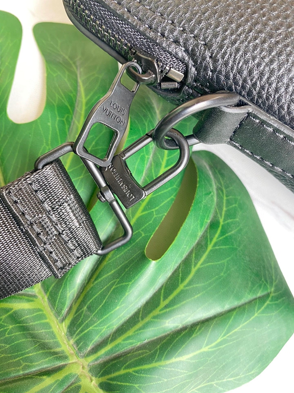 ルイヴィトンバッグ角部分ディテール